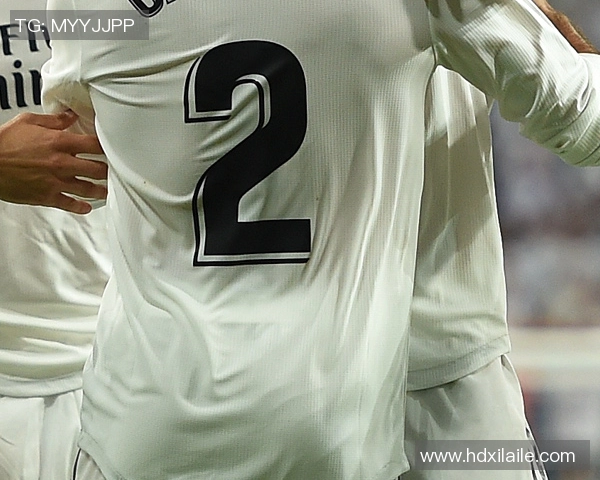 斯通斯赛前热身受伤离场